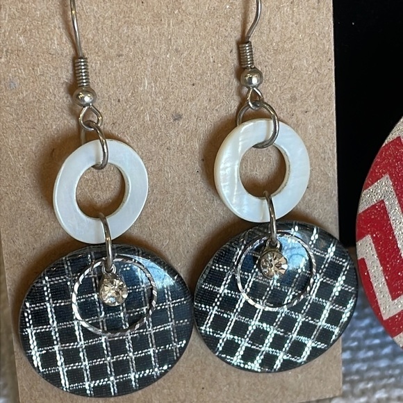 💐5/25 2 pair large round bold metal red glitter chevron mother of pearl dangle - Picture 2 of 10